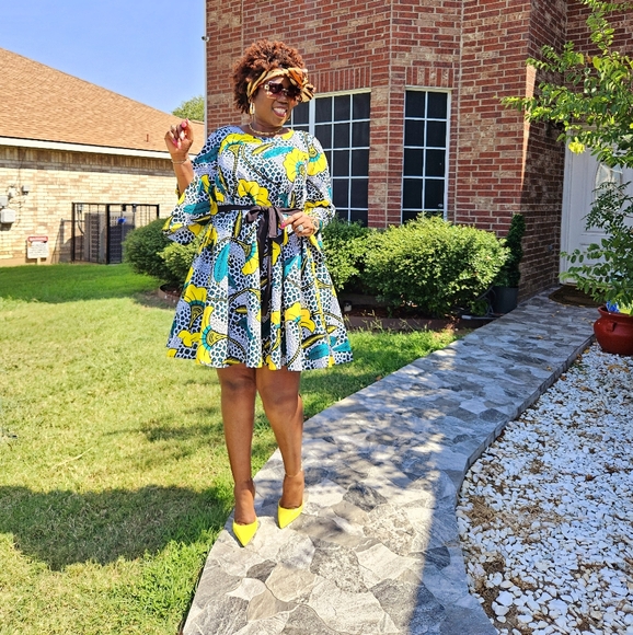 DRESSES - Picture 7 of 7